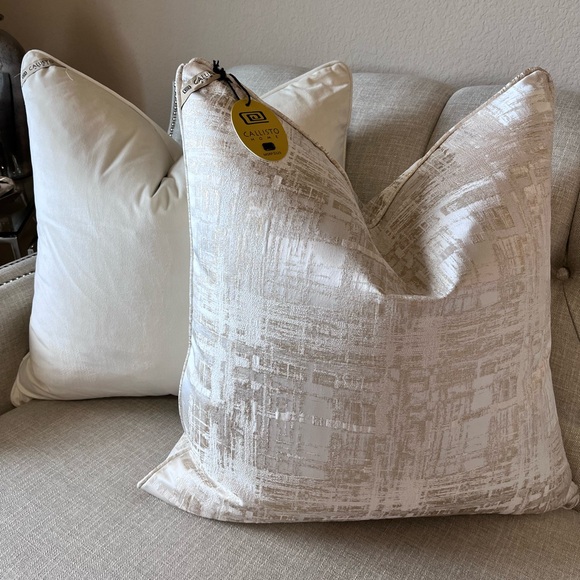 1-NWT CALLISTO HOME DECORATIVE PILLOW (Please read directions for details) - Picture 8 of 16